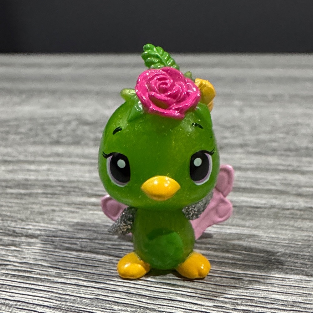Hatchimals | CollEGGtibles: Petal Peachee - Collectible Mini Figure